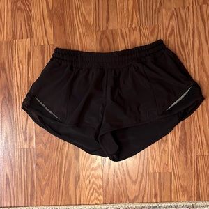 Black Lululemon Hotty Hot Low-Rise Lined Short 2.5"
